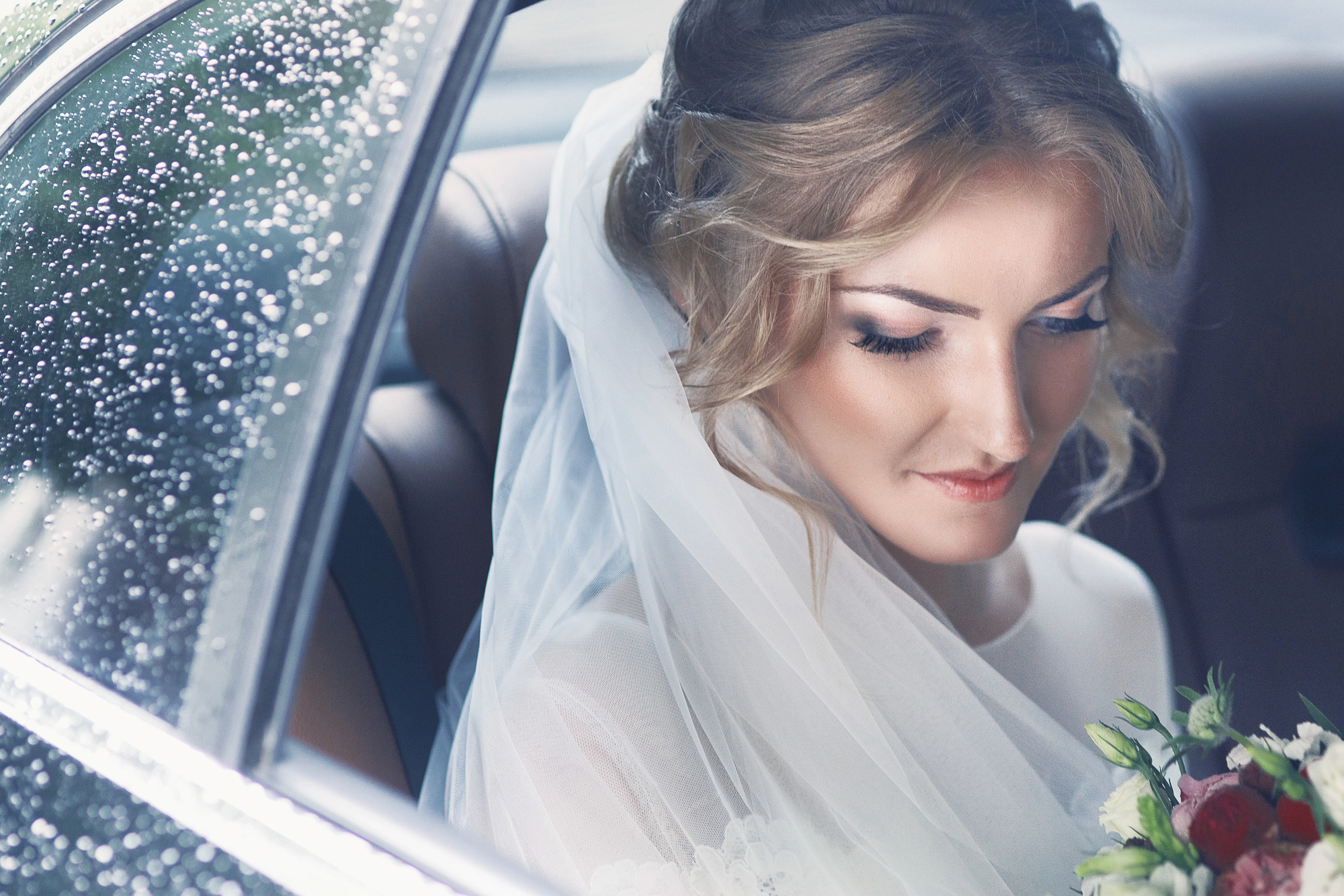 How to Plan a Wedding with the Weather in Mind