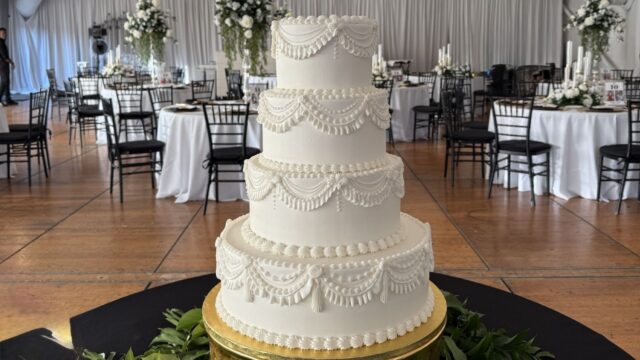 pinecroft-vintage-wedding-cake